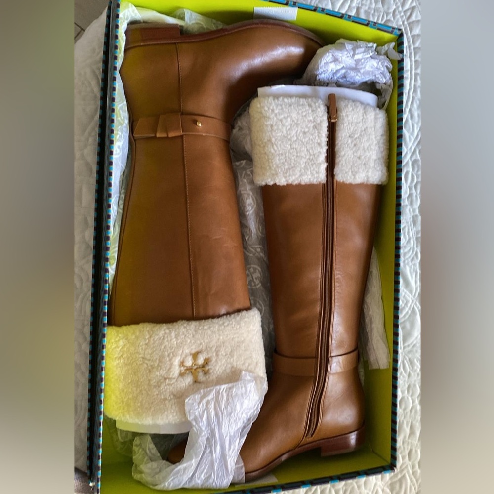 Tory Burch Shearling Everly Leather Boot In Beige
